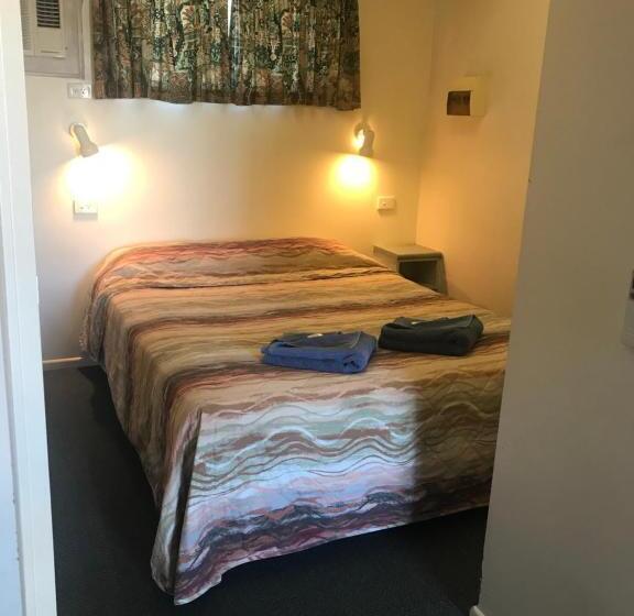 Люкс, Injune Motel