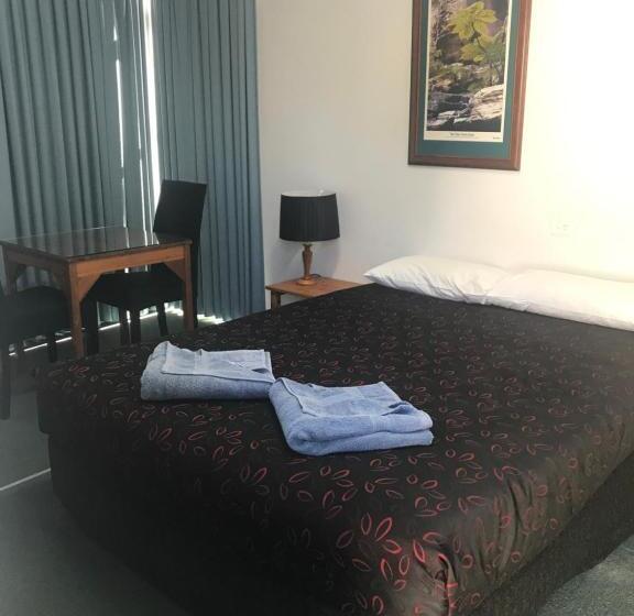 בקתה סטנדרטית, Injune Motel