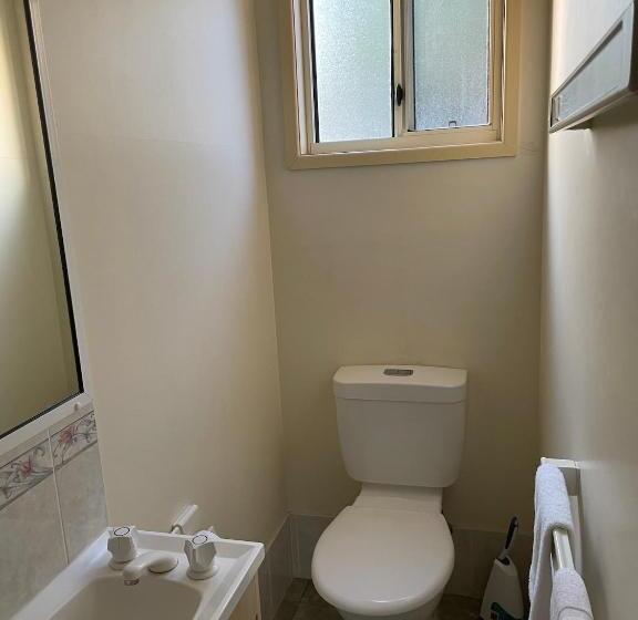 חדר אקונומי, Injune Motel