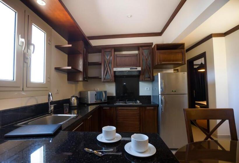 سوییت سوپریور, Panacea Suites