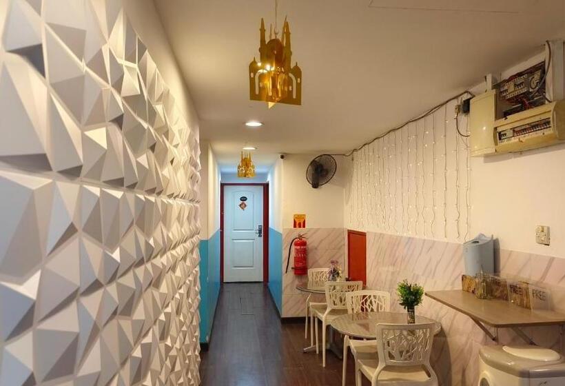 Номер Стандарт Трехместный, 1st Inn Hotel Klang Sentral Meru