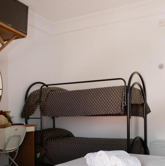 Четырехместный Номер Стандарт, B&b Nilosira