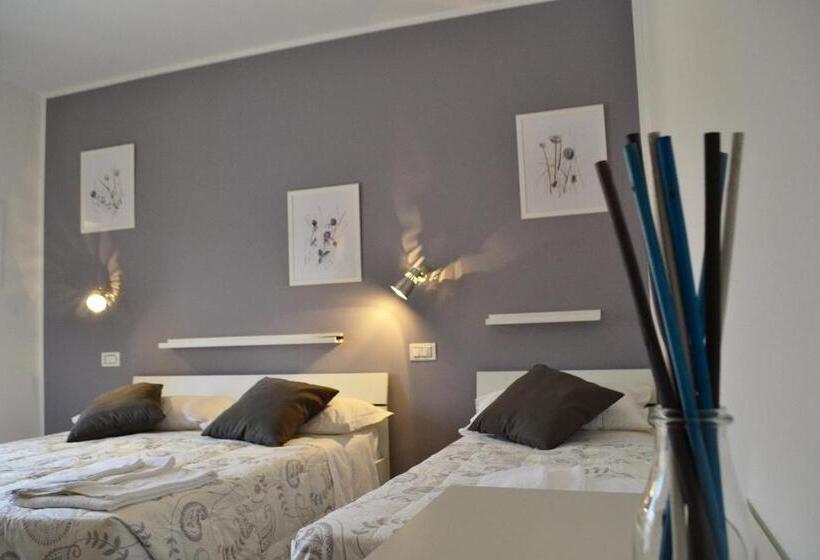 חדר סטנדרט לשלושה עם מרפסת, Sogni D Oro   Guest House