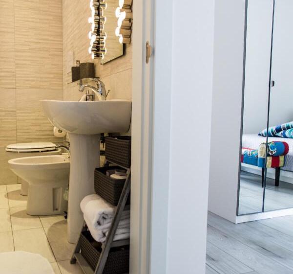 اتاق لوکس با بالکن, Brezza Marina B&b