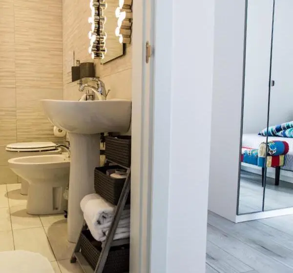 اتاق لوکس با بالکن, Brezza Marina B&b