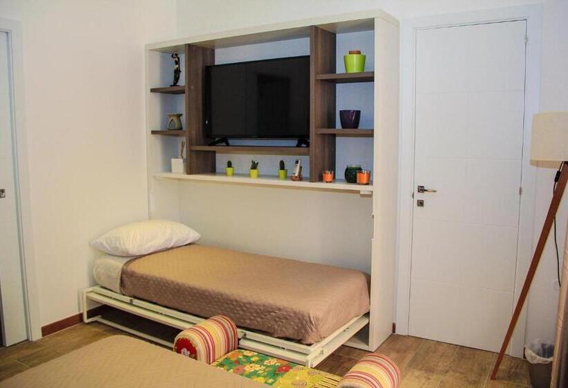 اتاق استاندارد سه تخته با بالکن, Brezza Marina B&b