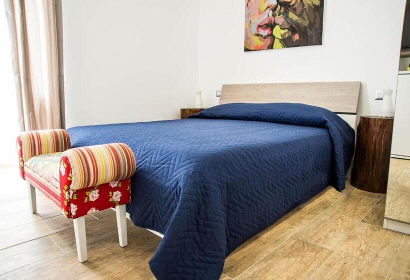 اتاق استاندارد سه تخته با بالکن, Brezza Marina B&b