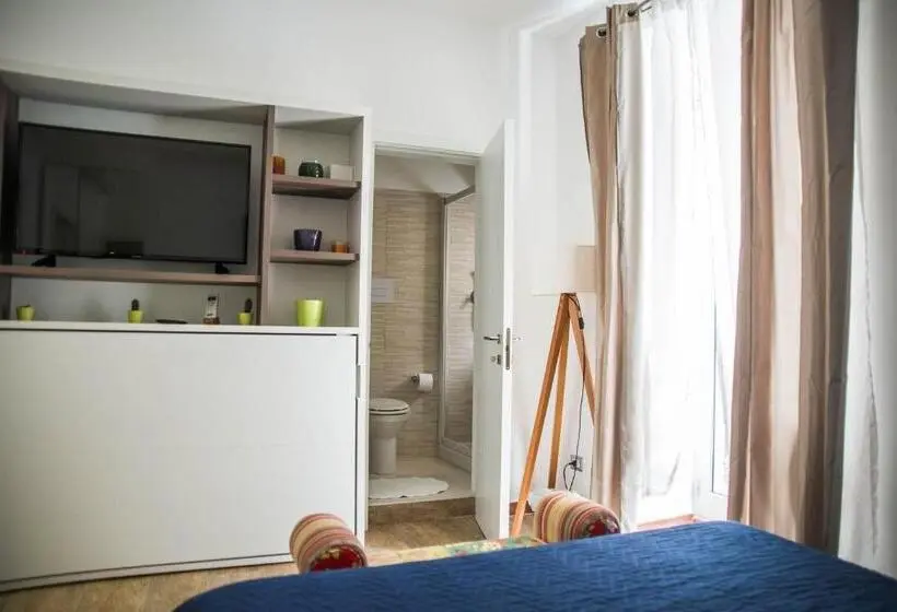 اتاق استاندارد سه تخته با بالکن, Brezza Marina B&b
