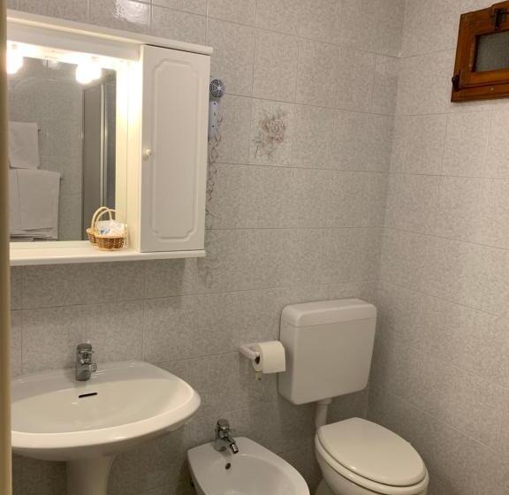 اتاق اکونومی, Aiguille Noire