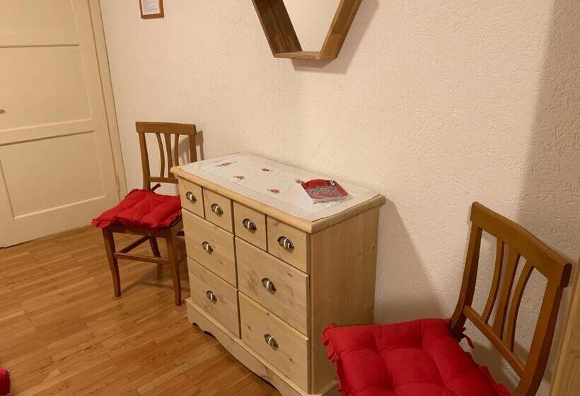 اتاق اکونومی, Aiguille Noire