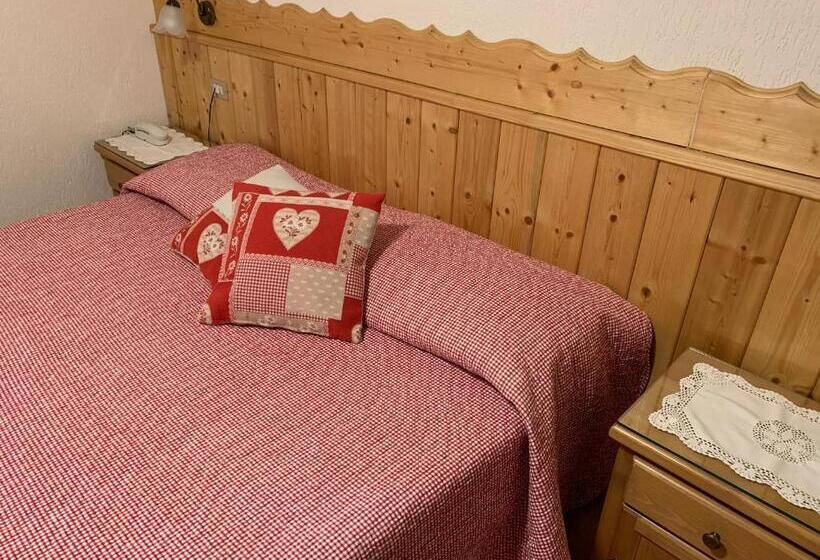 اتاق اکونومی, Aiguille Noire