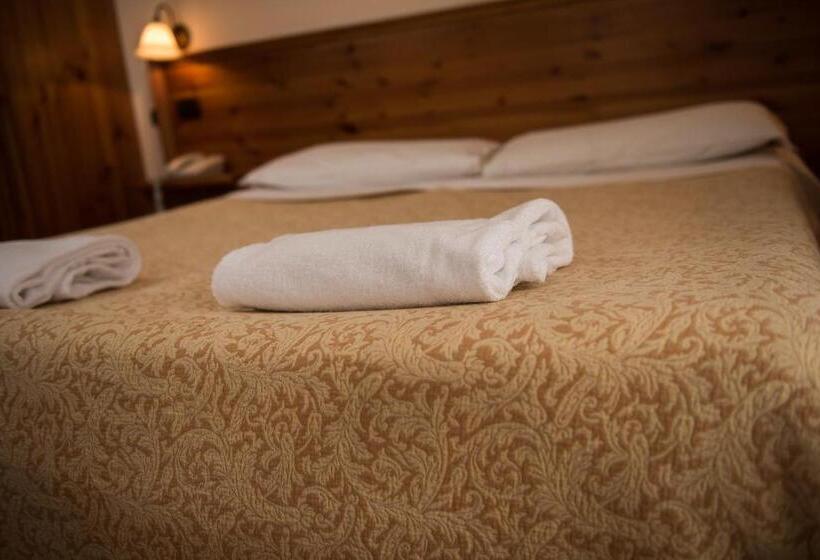 Quarto Quádruplo Estandar, Albergo Meublè Vecchio Scarpone