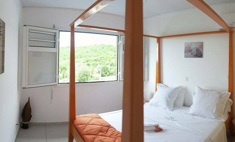 , Makare Lagoon Club