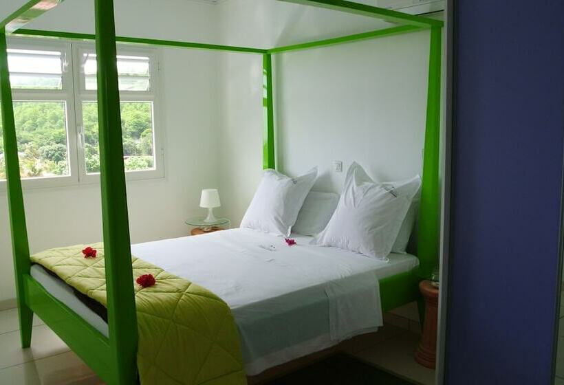 , Makare Lagoon Club