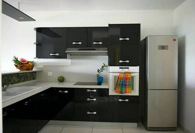 , Makare Lagoon Club