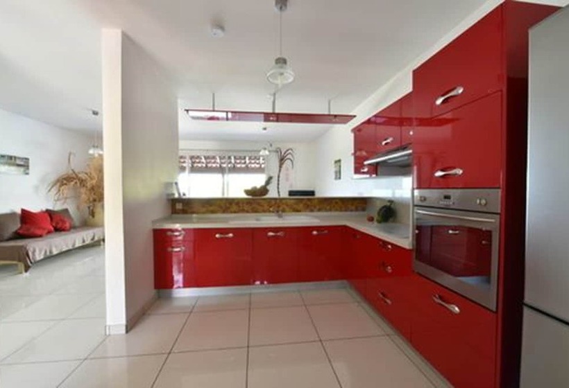 , Makare Lagoon Club