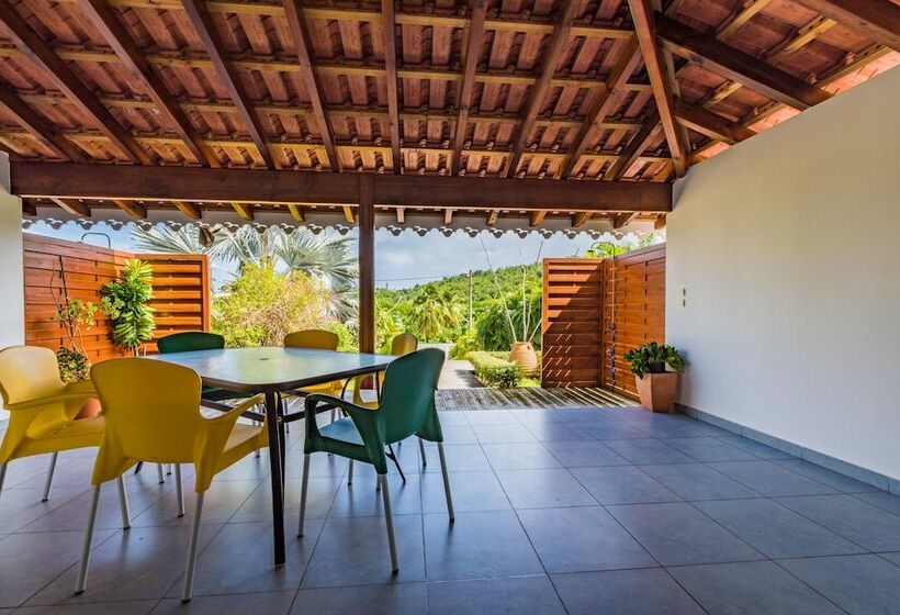 , Makare Lagoon Club