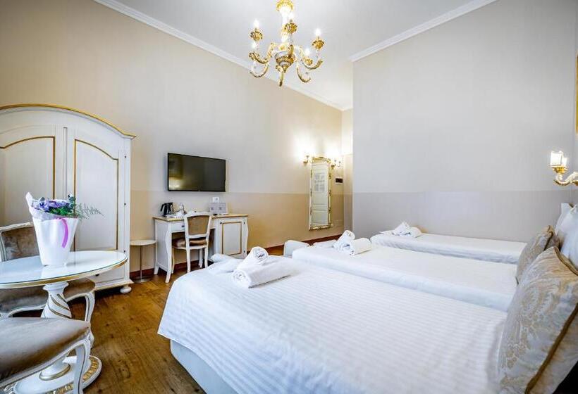 اتاق لوکس سه تخته, B&b La Terrazza Sul Duomo