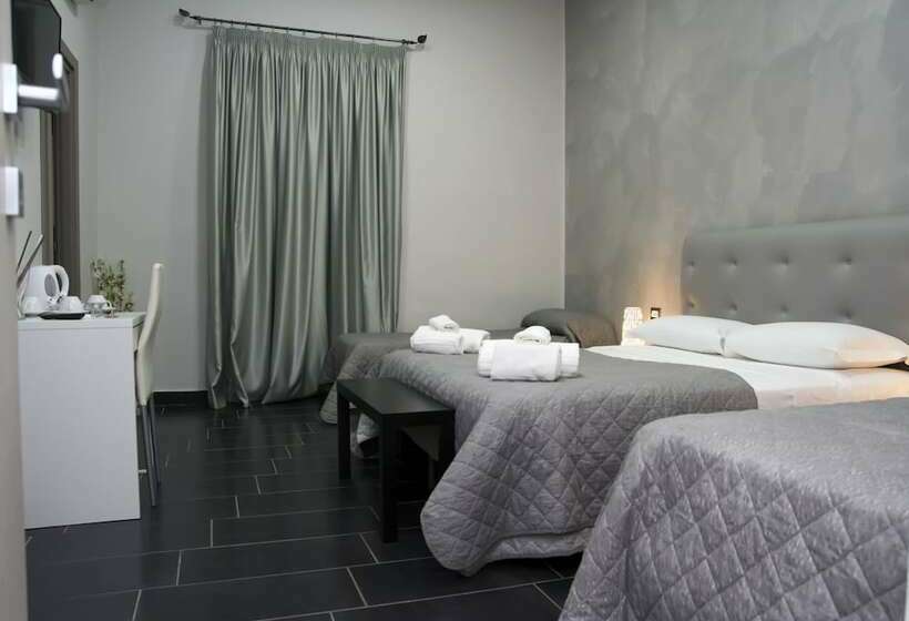 اتاق کلاسیک چهارنفره, B&b Napoli Binario 1