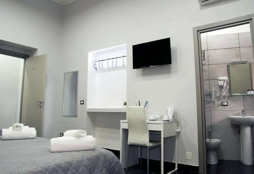 اتاق کلاسیک چهارنفره, B&b Napoli Binario 1