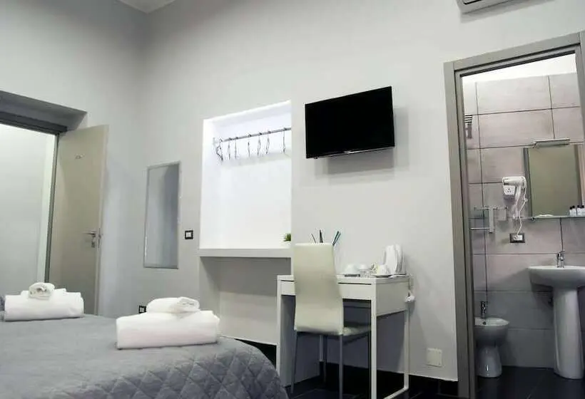 اتاق کلاسیک چهارنفره, B&b Napoli Binario 1