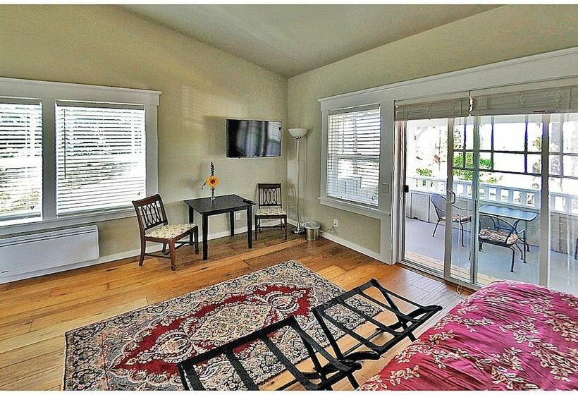 جناح ديلوكس, Friday Harbor Grand