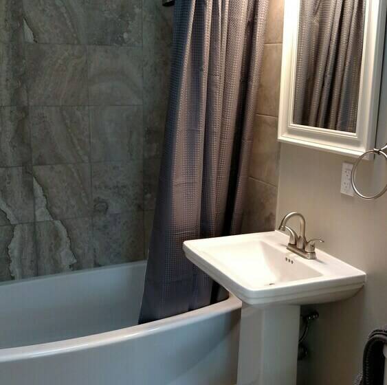 جناح ديلوكس, Friday Harbor Grand