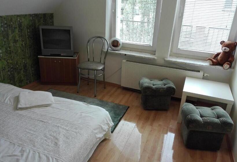 اتاق اکونومی, Hostel Madeira