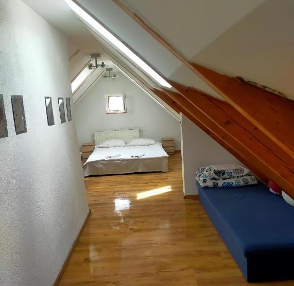 اتاق خانوادگی, Hostel Madeira