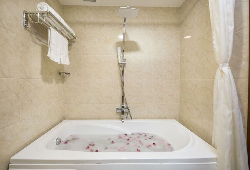 اتاق لوکس سه تخته, Lavender Riverside