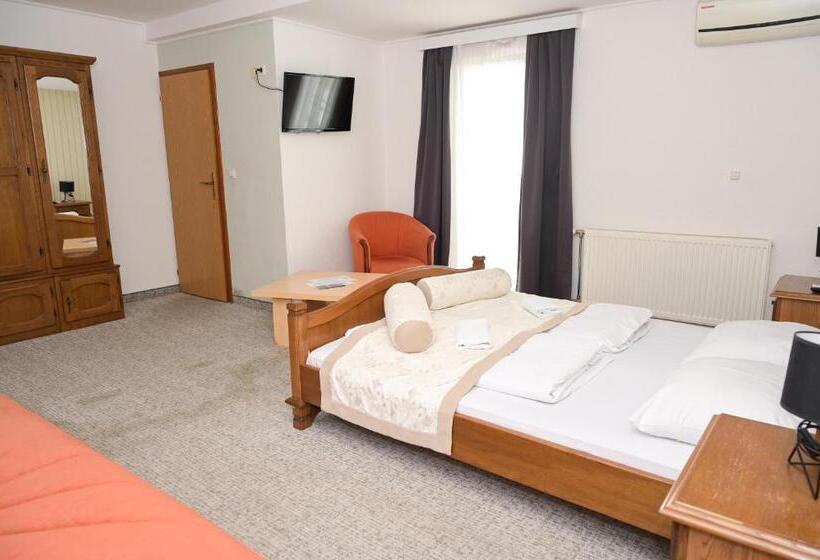 اتاق استاندارد با بالکن, Motel Plaza