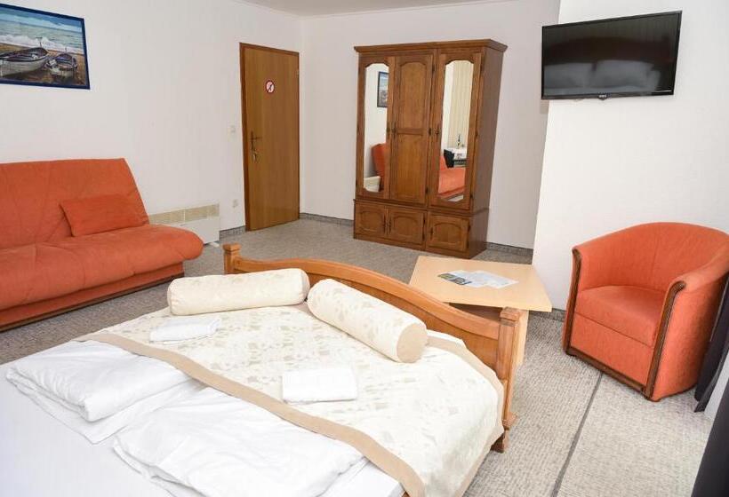 اتاق استاندارد با بالکن, Motel Plaza