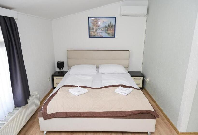 اتاق لوکس با چشمانداز دریاچه, Motel Plaza