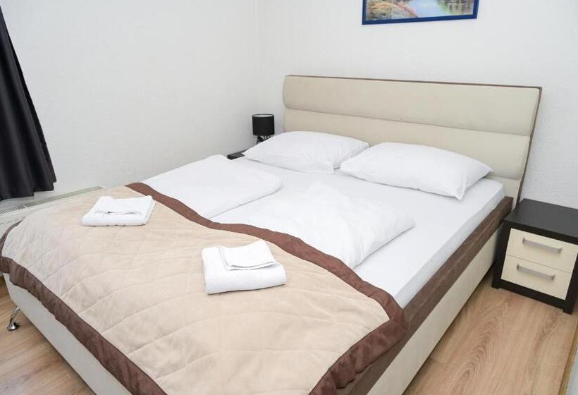 اتاق لوکس با چشمانداز دریاچه, Motel Plaza