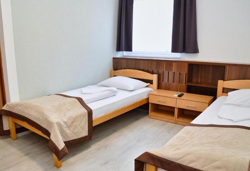 اتاق عادی, Motel Plaza