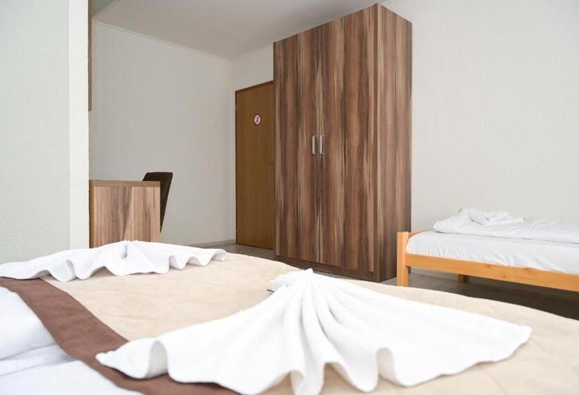 اتاق خانوادگی, Motel Plaza