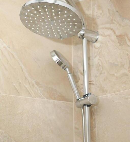 اتاق خانوادگی, Motel Plaza