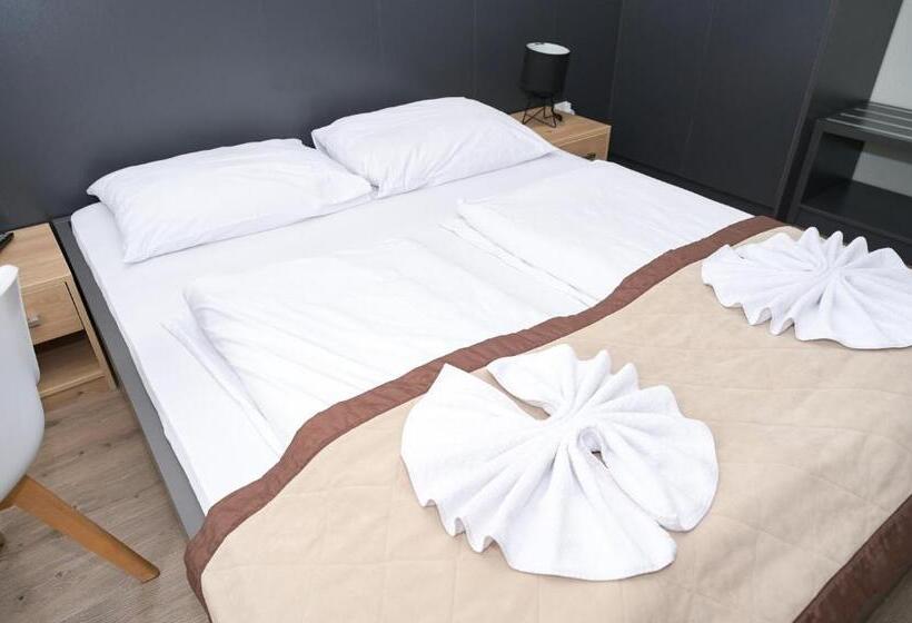 اتاق لوکس, Motel Plaza