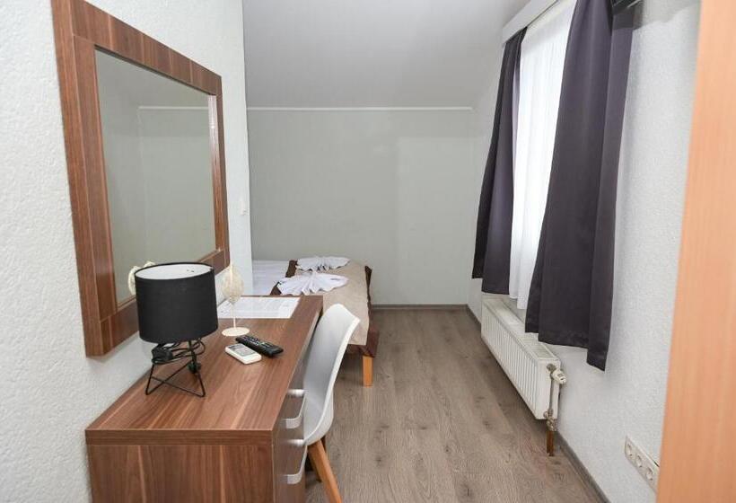 اتاق استاندارد با چشمانداز باغ, Motel Plaza