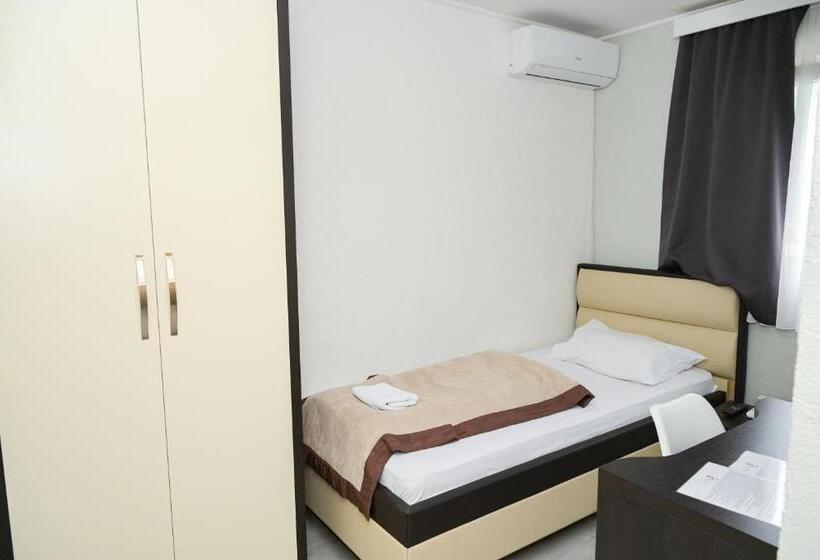 اتاق استاندارد یک نفره, Motel Plaza