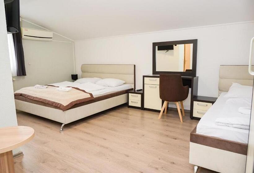 اتاق لوکس با چشمانداز باغ, Motel Plaza