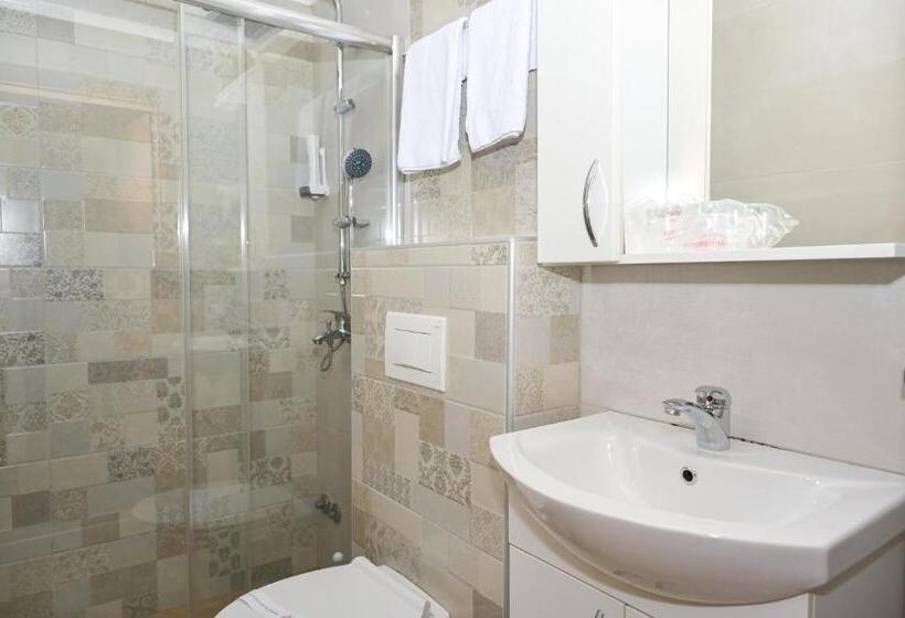 اتاق استاندارد با چشمانداز دریاچه, Motel Plaza