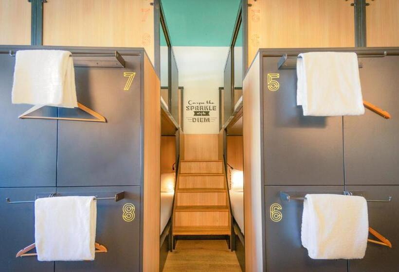 سرير فى غرفة مشتركه, Sparks Hostel