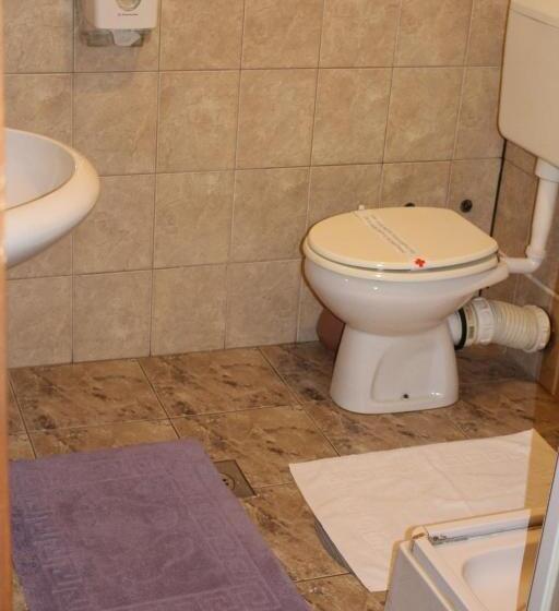 اتاق استاندارد چهار تخته, Motel Alas