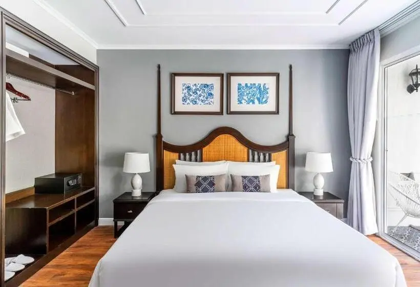 Suite with Hot Tub