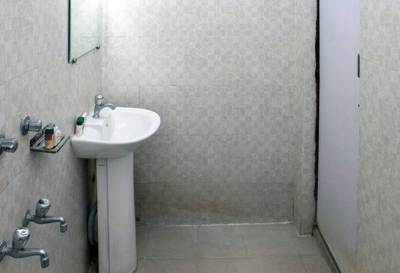 Номер Стандарт, O Padmavathi Puram Near Railway Station