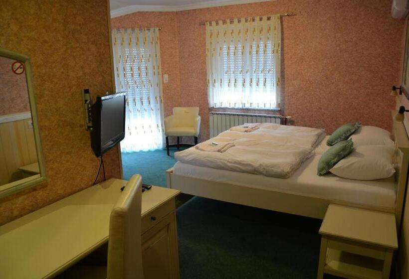 اتاق استاندارد سه تخته با بالکن, Motel Most