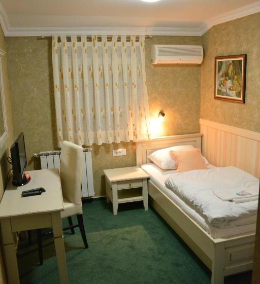 اتاق استاندارد یک نفره, Motel Most