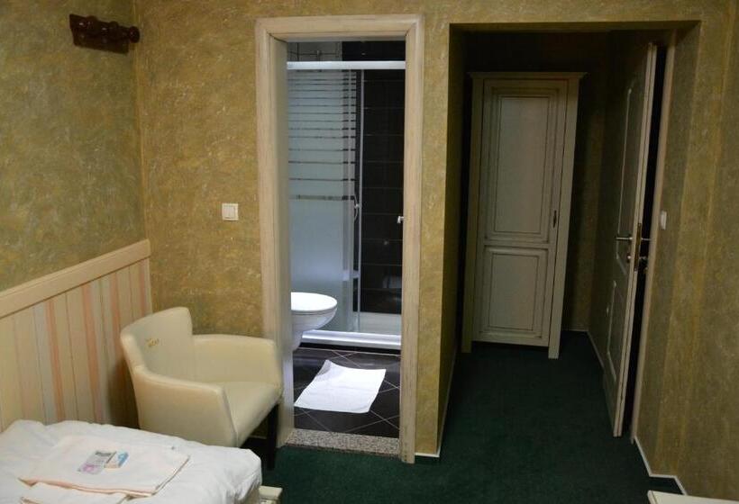 اتاق استاندارد یک نفره, Motel Most