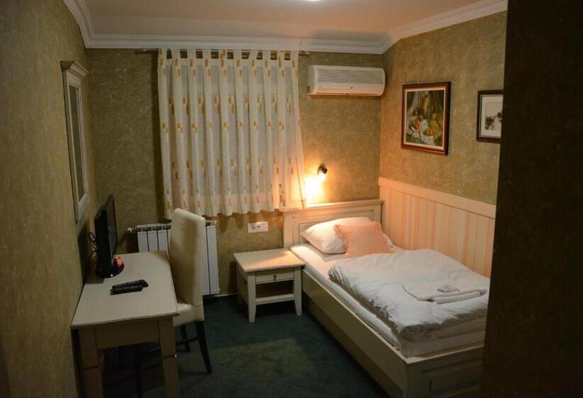 اتاق استاندارد یک نفره, Motel Most